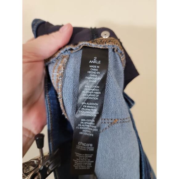 Chico's The So Slimming Girlfriend Ankle Cuffed Motifs Jeans Blue Size 2/Large - Picture 7 of 9